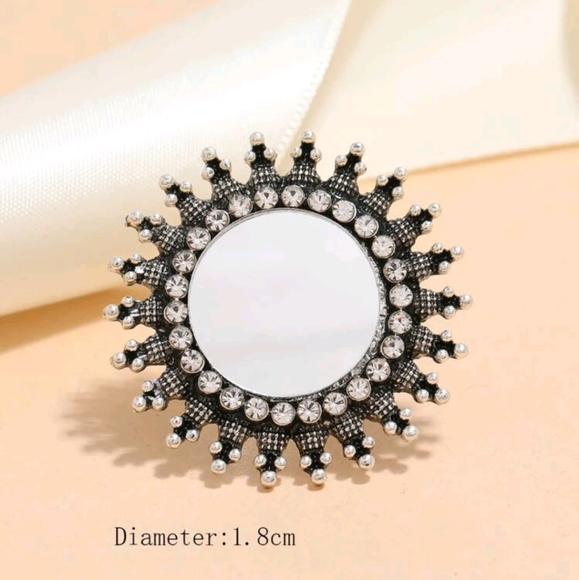 Ring - Picture 2 of 3